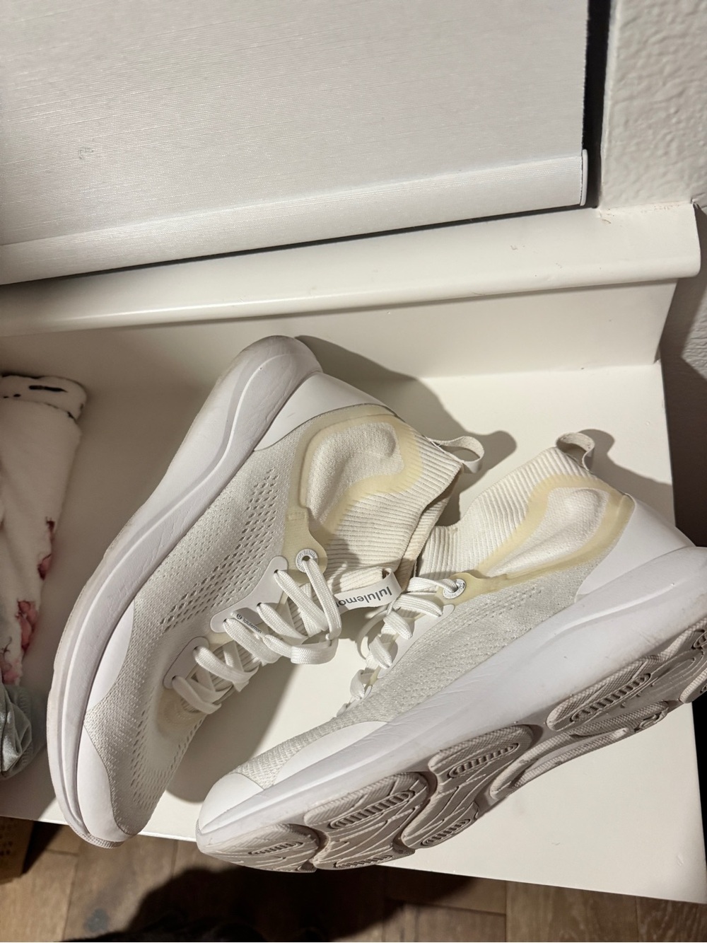 Lululemon women charge feel sneaker - Picture 3 of 7